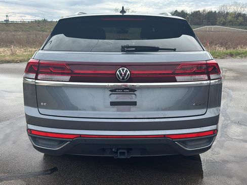 Used 2024 Volkswagen Atlas Cross Sport SE w/ Panoramic Sunroof Package image 4