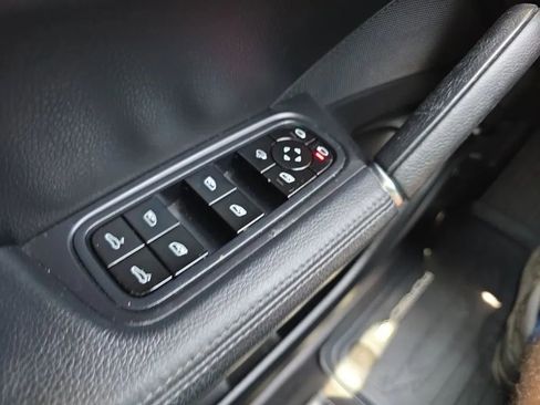 Used 2020 Porsche Cayenne AWD/4WD image 23