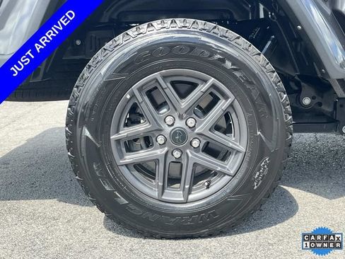 Used 2024 Jeep Gladiator Sport AWD/4WD image 12