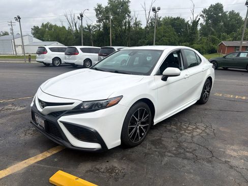 Used 2021 Toyota Camry SE FWD image 6