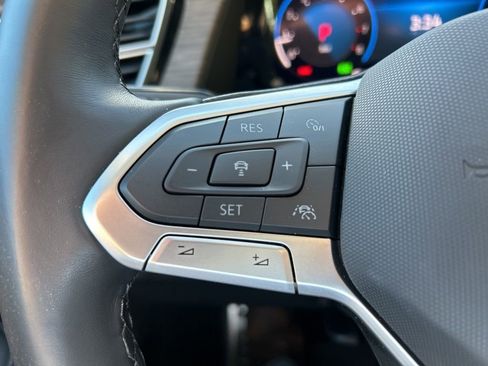 Certified 2025 Volkswagen Atlas SEL Premium R-Line image 28