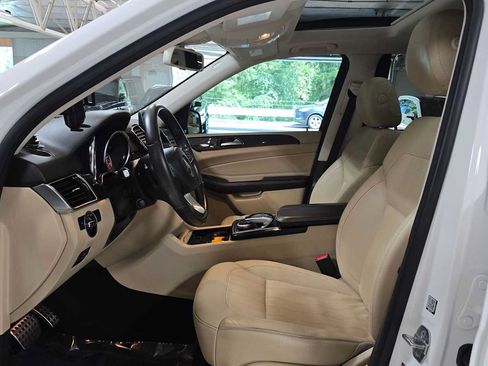 Used 2019 Mercedes-Benz GLE 400 4MATIC image 19