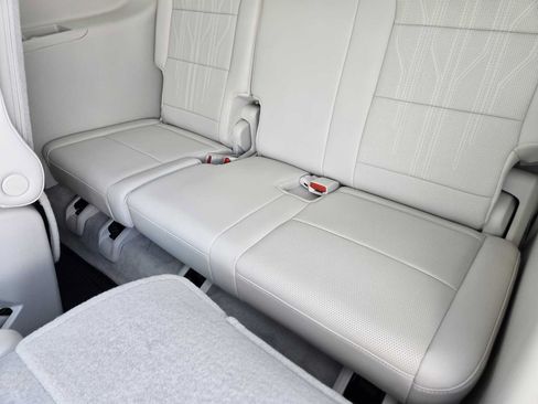 Certified 2026 Buick Enclave Avenir w/ Super Cruise Package AWD/4WD image 31