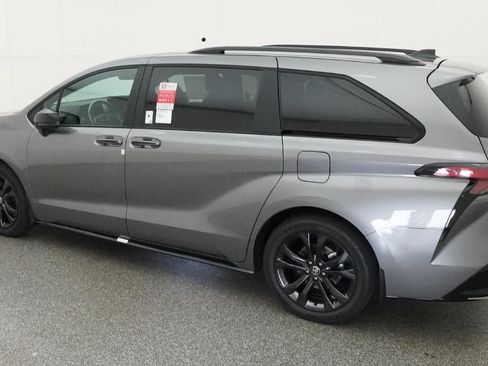New 2026 Toyota Sienna XSE FWD image 4