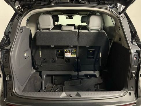 Used 2024 Toyota Sienna XLE image 11