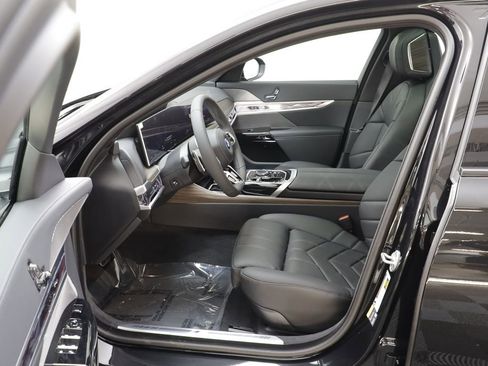 New 2026 BMW i7 xDrive60 w/ Premium Package image 7