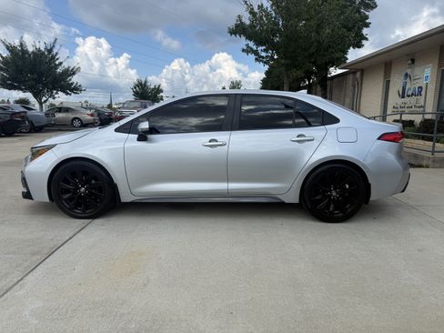 Used 2022 Toyota Corolla SE FWD image 4