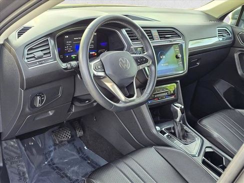 Used 2022 Volkswagen Tiguan SE FWD image 9