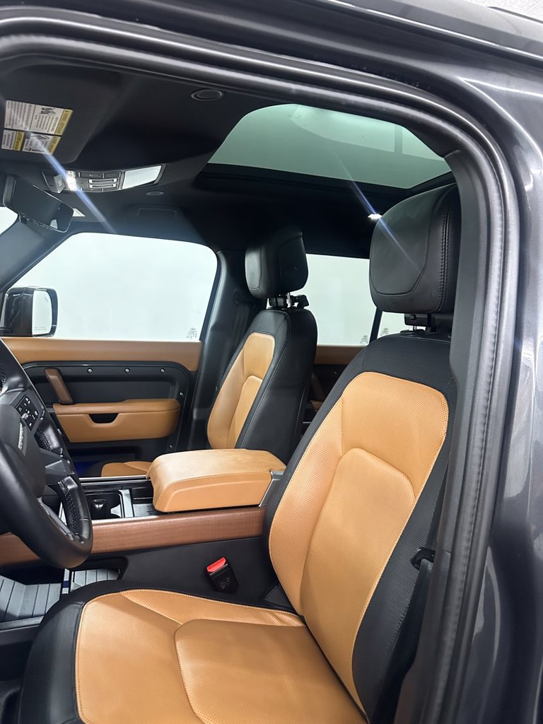 Used 2024 Land Rover Defender 130 X-Dynamic SE AWD/4WD image 12