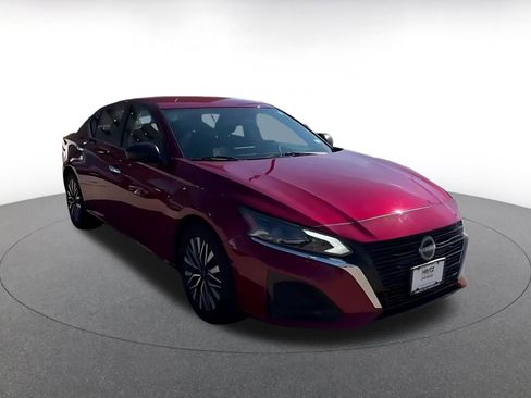 Used 2025 Nissan Altima 2.5 SV image 3