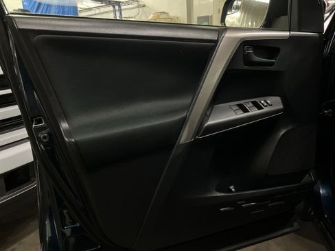 Used 2018 Toyota RAV4 LE image 14