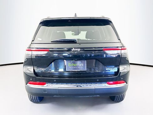 Used 2022 Jeep Grand Cherokee Laredo w/ Luxury Tech Group I AWD/4WD image 7