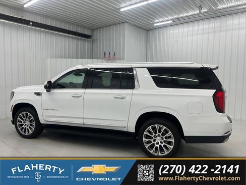 Used 2025 GMC Yukon XL Denali AWD/4WD image 5