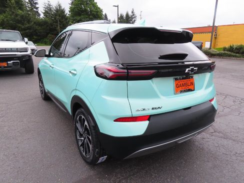 Used 2023 Chevrolet Bolt EUV Premier w/ Sun & Sound Package FWD image 5