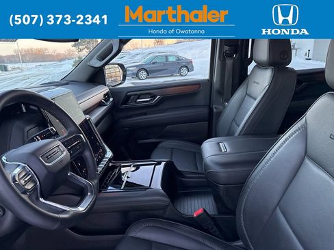 Used 2025 GMC Yukon XL Denali image 11