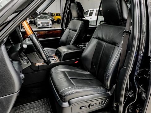 Used 2015 Lincoln Navigator 2WD image 33