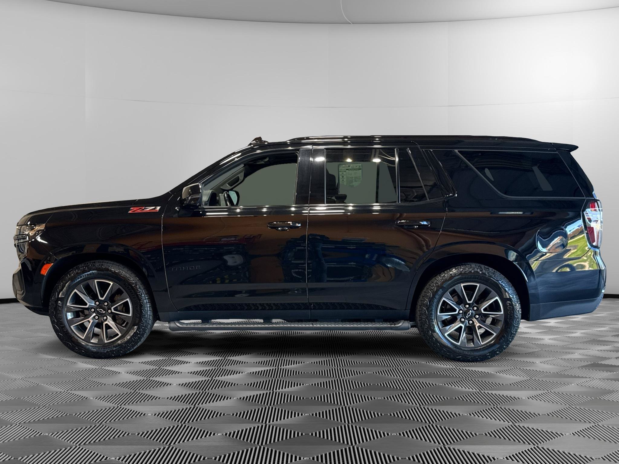 Used 2021 Chevrolet Tahoe Z71 w/ Z71 Off-Road Package AWD/4WD image 2