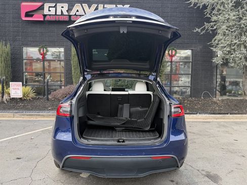 Used 2020 Tesla Model Y Long Range image 17