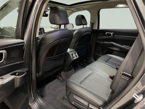 Used 2021 Kia Sorento S w/ Panoramic Sunroof Package image 14