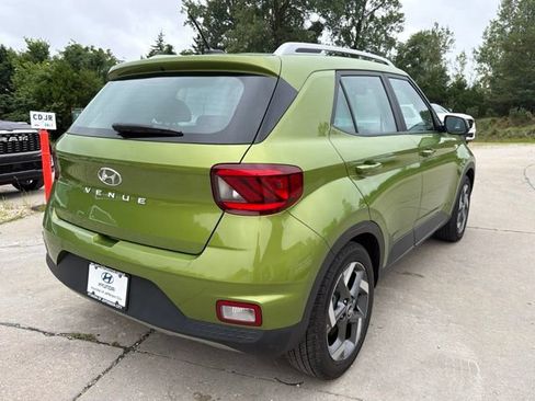 Used 2023 Hyundai Venue SEL w/ Cargo Package FWD image 3