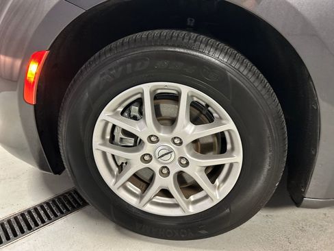 Used 2023 Chrysler Voyager LX image 9