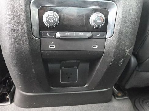 Used 2024 Chevrolet Tahoe Premier AWD/4WD image 26