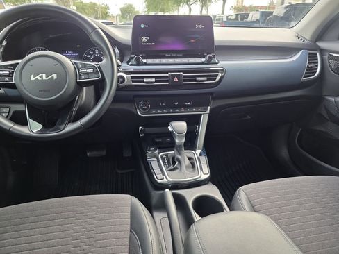 Used 2022 Kia Seltos S FWD image 13