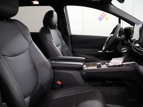 New 2026 Toyota Sienna Platinum AWD/4WD image 27