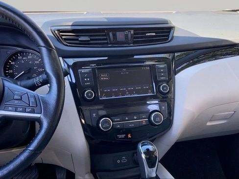 Used 2022 Nissan Rogue Sport SV image 9