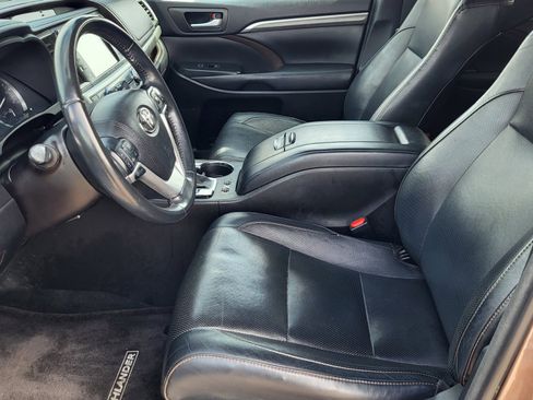 Used 2017 Toyota Highlander Limited image 16