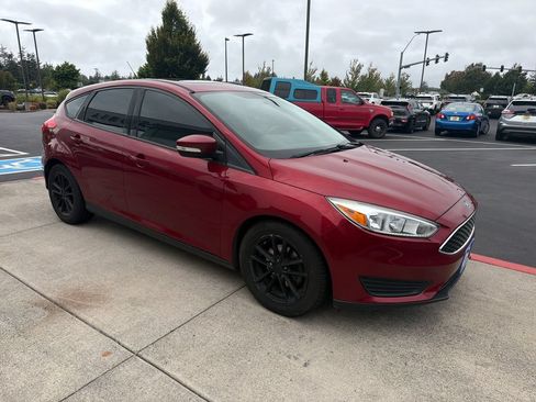 Used 2015 Ford Focus SE w/ SE Cold Weather Package FWD image 6