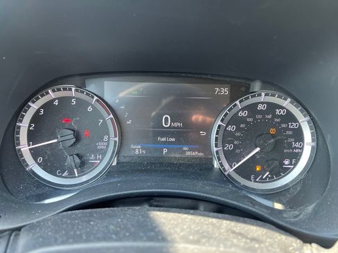Used 2023 Toyota Highlander LE FWD image 3