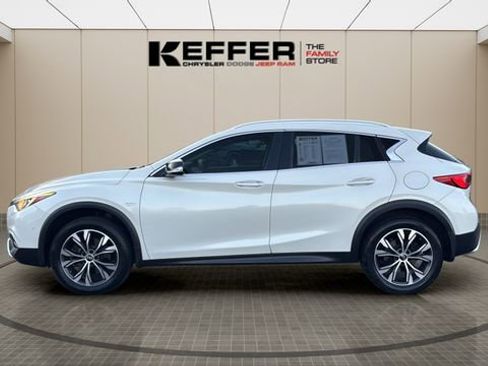 Used 2017 INFINITI QX30 Premium w/ Navigation Package image 2