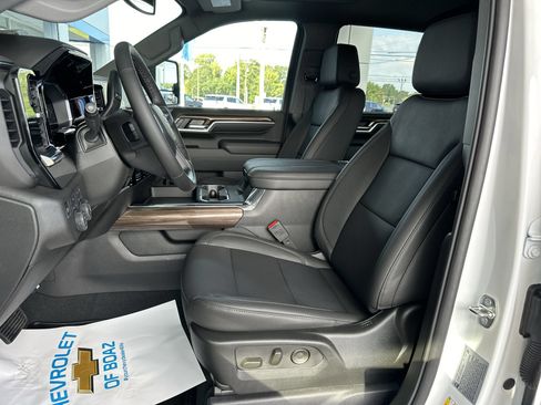 Used 2024 Chevrolet Silverado 2500 LT AWD/4WD image 11