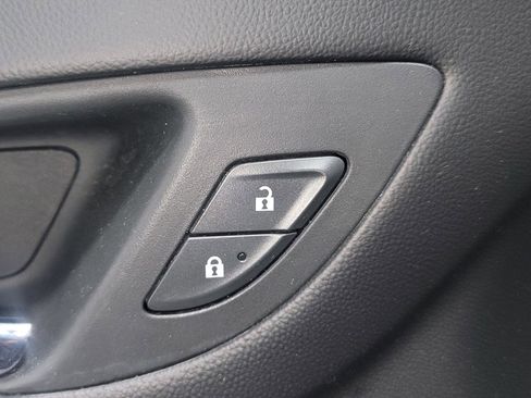 Used 2020 Chevrolet Equinox LT image 18