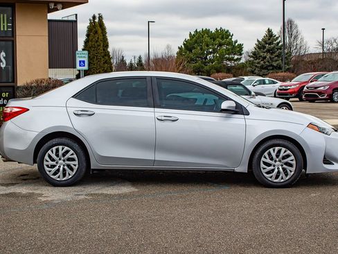Used 2019 Toyota Corolla LE image 11
