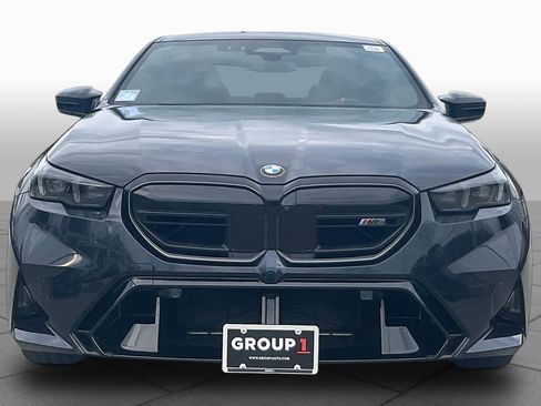 Used 2026 BMW M5 w/ Executive Package image 3