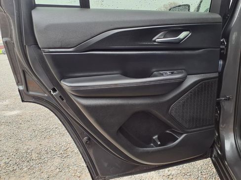 Used 2024 Jeep Grand Cherokee Laredo image 18