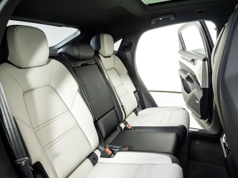 New 2026 Porsche Cayenne E-Hybrid Coupe AWD/4WD image 23
