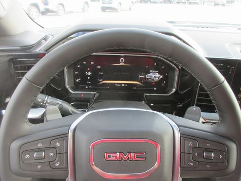 New 2026 GMC Sierra 1500 SLT image 18
