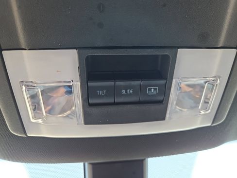 Used 2019 Ford Explorer XLT w/ Equipment Group 202A FWD image 16