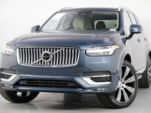 Used 2024 Volvo XC90 B6 Plus w/ Protection Package image 3