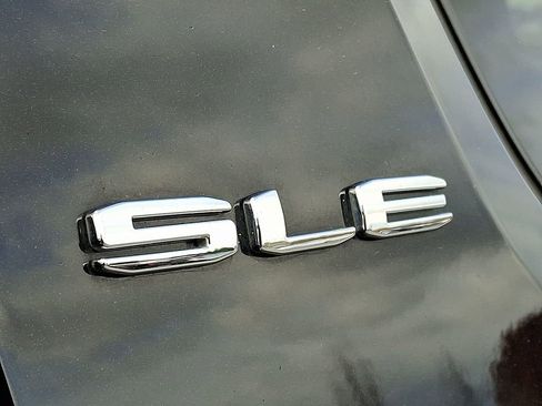 Used 2022 GMC Acadia SLE w/ Driver Convenience Package image 20