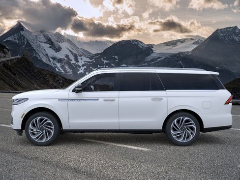 New 2026 Lincoln Navigator L Reserve AWD/4WD image 3