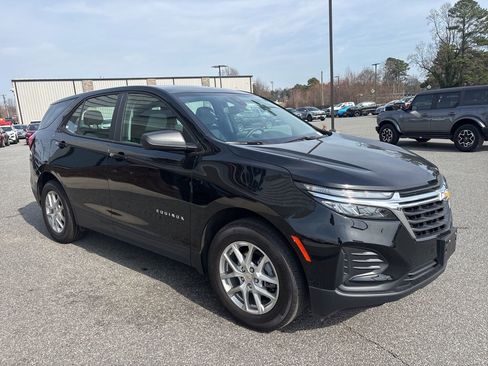 Used 2024 Chevrolet Equinox LS image 9