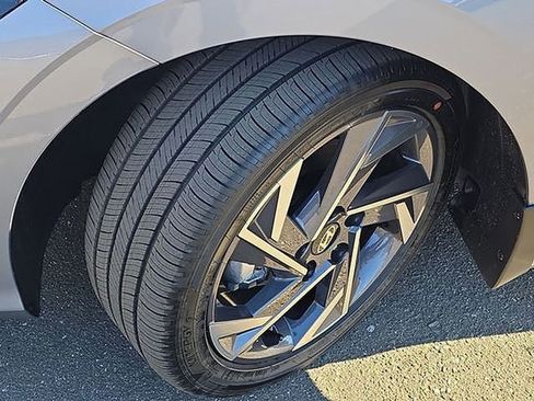 New 2026 Hyundai Elantra Limited image 45