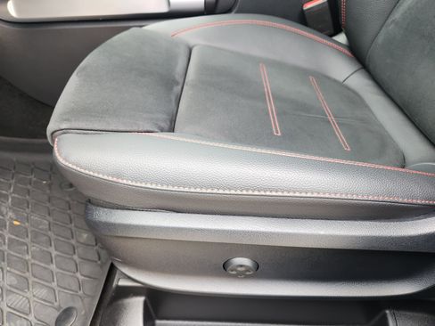 Used 2024 Mercedes-Benz GLB 250 GLB 250 image 23