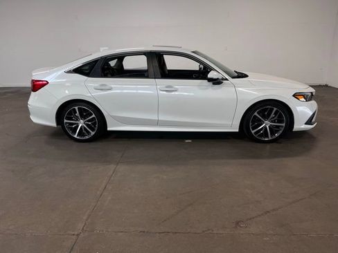 Used 2024 Honda Civic Touring image 2