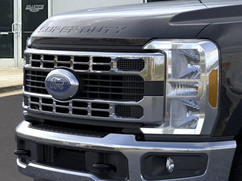 New 2025 Ford F250 XLT w/ FX4 Off-Road Package image 17