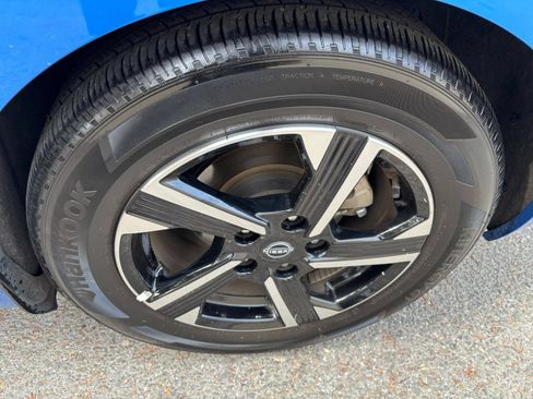 Used 2025 Nissan Sentra SV FWD image 28